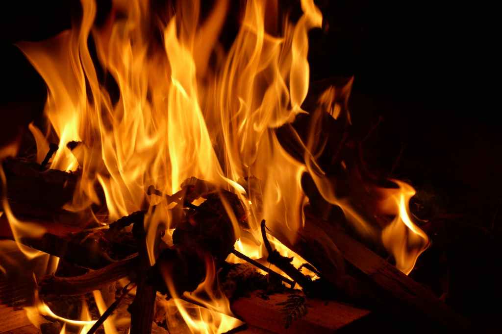 Flames & wood burning